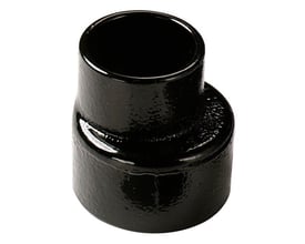 Sort MA bøjning i støbejern med epoxy coating, 150 mm diameter, vist isoleret på hvid baggrund.