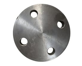 Indura blindflange PN16, DN65, viser fem forborede bolthuller og en centreret hub, fremstillet i metal.