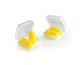 Travel Blue standard ørepropper i gul farve, to stk. i hver sin lille, gennemsigtige opbevaringsæske.