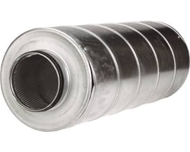 Lindab SLU lyddæmper Ø100 mm med 50 mm isolering og 900 mm længde, viser den spiralformede yderside og perforerede inderrør.