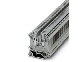 Nærbillede af Phoenix Contact UK 3 N gennemgangsklemme, der viser skrueterminalerne og monteringsdetaljer på en DIN-skinne.