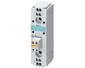 Siemens 3RF2 solid-state relæ med 50A kapacitet og 24-230V / 24V DC spænding, har fjedertilslutninger mærket A1 og A2.