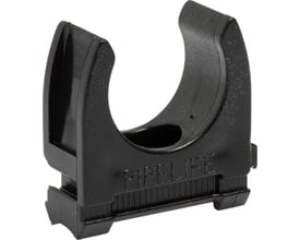 Pipelife UV-bestandig rørholder i sort PVC til 16mm installationsrør med logo tydeligt markeret.