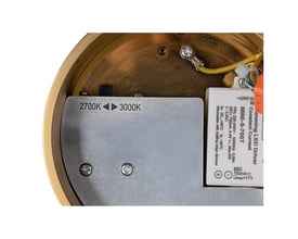 Indvendig visning af SLV QUIMERA PD pendel i børstet messing med 2700K og 3000K temperaturindikator samt LED driver.