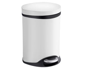 Smedbo outline lite pedalspand i hvid belagt rustfrit stål med 6 liters kapacitet og sort bund.