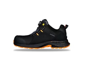 Sort sikkerhedssko Activewear Knox 5102 i størrelse 38, set fra siden med orange sål og FitGo-lukning.