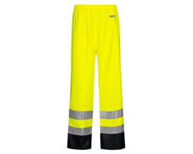 Lyngsøe Rainwears brandhæmmende Hi-Vis-regnbukser i str. 3XL ses forfra i gul med refleksbånd og sorte benkanter.