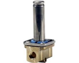 Tættere visning af Danfoss EV210B magnetventil med messinghus og G 1/8 gevindtilslutning, blå pakning synlig.