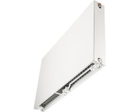 Thermrad Super8 Plan Type 22 radiator i hvid RAL 9016, 300 mm høj og 1200 mm lang, vist fra siden med synlig rist.