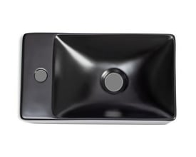 Firkantet håndvask i mat sort keramik, måler 38x22x10 cm, med hanehul placeret til venstre.