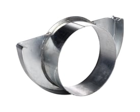 Plastmo 11" x 75 mm endebund med hul i zink, viser den buede form og åbne ende.