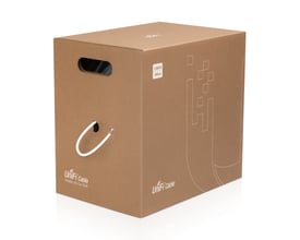 Ubiquiti UniFi Cable Cat6 CMP netværkskabel på 305 meter i hvid, vist i sin brune papkasse med logo og modelnavn.