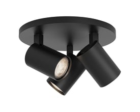 Astro Lighting Ascoli Triple Round loftlampe i mat sort med tre cylinderformede, kipbare spots set skråt nedefra.