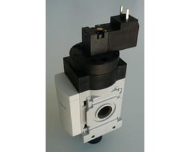 Festo MS4-EE-1/8-10V24-S elektrisk on-off ventil med lyddæmper, viser stempel slæde design og 1/8 gevindtilslutning.