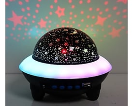 Veli Line Sky Star Music projektorlampe i sort ABS-plast, der viser en stjernehimmel effekt og farverig belysning.