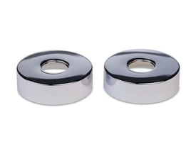 Sæt med to krom rosetter fra Blue Label, med 74mm diameter og 21mm højde, på hvid baggrund.