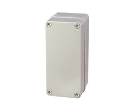 Fibox Piccolo monteringskasse ABSD65G i lys grå ABS, 170x80x65 mm, med fire skruer i låget og hvid baggrund.