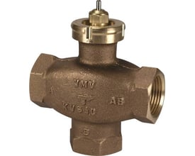 Danfoss VMV DN15 sædeventil i messing med indvendigt gevind og mærkat mærket VMV Kvs 2,5. Ventilen har et gyldent topstykke og en brun metalkrop.