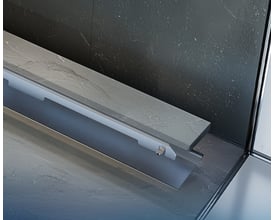 Detaljeret visning af Blücher Atlantis afløbsrenden, der viser dens indre konstruktion og tilpasning til gulv.