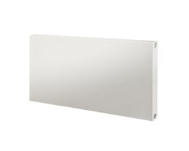 Purmo FC 21S radiator i hvid med plan front, mål 500 x 700 mm, vist fra siden på hvid baggrund.