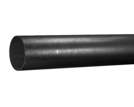 Sort svejset stålrør i middelsvær udførelse med blanke ender og en diameter på cirka 114 mm.