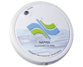 Nærbillede af den runde Napan alarmenhed til højvandslukke med tydelig logo, testknap og instruktioner til montering.