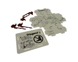 Legrand gulvboks indstøbningsboks, renovering, 8/12 moduler, vist med samlevejledning og brændte indsatser på hvid baggrund.