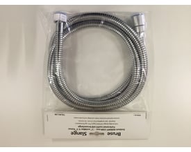 K. Neerskov Agraff bruseslange på 1500 mm, forkromet stål, pakket i gennemsigtig plastemballage med produktinformation.
