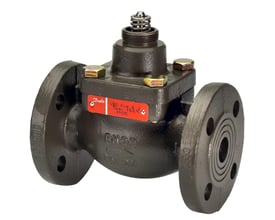 Danfoss VB2-40 2-vejs sædeventil med flange til DN40, vist fra siden for at vise dens robuste konstruktion.