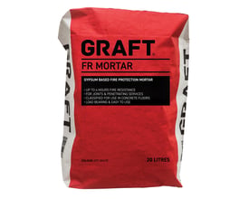 GRAFT® FR Brandgips, brandhæmmende gipsmasse i en rød og hvid 20-liters sæk med sort tekst.