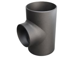 Grå metal tee fitting P235GH-TC1 fra Contura Steel, standard EN10253-2 T:A, 219,1/6,3 x 168,3/168,3 mm, isoleret på hvid baggrund.
