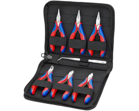 Knipex 7-delt elektroniktangsæt i et lukket sort etui, med synlige kanter af værktøjet indenfor.