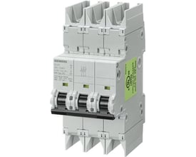 Siemens SENTRON 5SJ4 automatsikring med tre poler, vist forfra og fra siden med grå kabinet og betjeningsgreb.