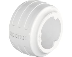 Tættere vinkel på Uponor Q&E ringen, viser den hvide PPSU overflade og indvendige markeringer for rørdimension.