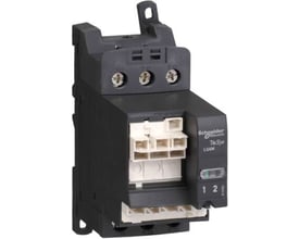Schneider Electric TeSys LU6MB0BL reverseringsmodul med 24VDC, viser skrueforbindelser og hvid kontaktstik for nem tilslutning.