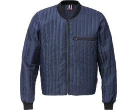 Kansas Match termojakke i mørk marineblå, 4XL, med quiltet design, lynlås og brystlomme, sat oprejst.