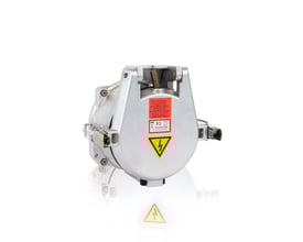 CEE vægudtag 600A, 6h, IP67 med 3P+N+PE konfiguration i aluminium. Produktet har advarselsetiketter med symbol for livsfare.