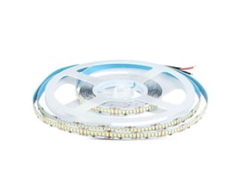 V-Tac dæmpbar LED-strip på rulle med tætsiddende dioder og ledninger, 5 meter, 120 W og koldt hvidt lys.