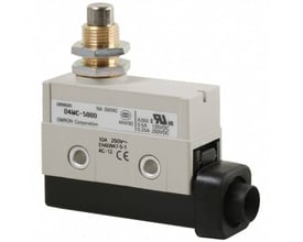 Omron D4MC-5000 lukket kontakt med panelmonteret stempel, SPDT og 10 A kapacitet.