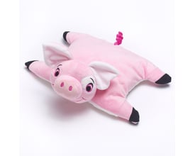 Lyserød Travel Blue Pinky the Pig rejsepude liggende fladt på hvid baggrund, formet som en gris.