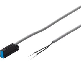 Festo SME-8-K-LED-230 proximity sensor med grå kabel og afisolerede ledninger på hvid baggrund.