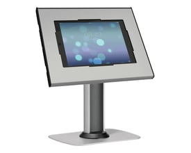 Vogels PTS 2010 Universal Tablock tablet holderen monteret på en justerbar stander med tablet.