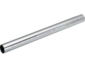 Viega Prestabo rør med trykt tekst, der viser dimensioner og produktinformation, monteret med en 88,9 mm diameter.