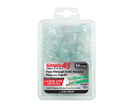 Pakke med 50 stk. Simply45 RJ45 Pass-Through stik, CAT6 UTP uskærmet, i en klar plastikbøtte med grønne detaljer og Cap45® mærkning.