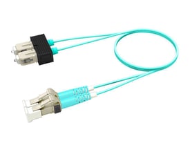 CommScope FO patchkabel med LC-SC duplex konnektorer og turkis OM4 fiberkappe på 5 meter.