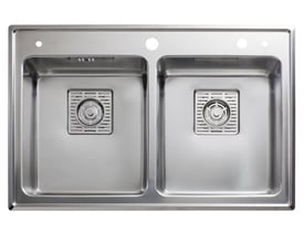 Intra Frame 2 kumme køkkenvask i rustfrit stål med afrundede hjørner (R25) og hanehul.