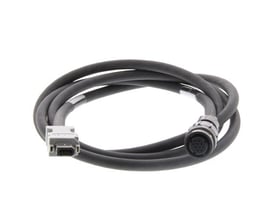 Omron servoencoderkabel i G5-serien, 10 meter, gråt kabel med hvid D-sub stik og et rundt stik med flere pins.