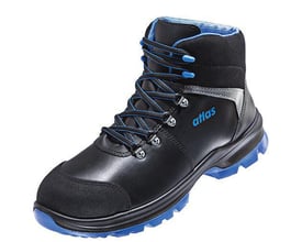 Atlas sikkerhedsstøvlet SL 845 XP i sort læder med blå snørebånd og detaljer, blå ydersål og logo på siden.