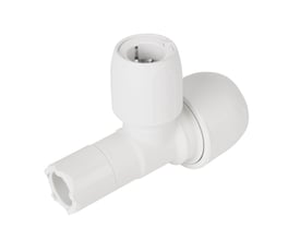 Hvidt Wavin T-stykke til rørinstallationer med tre tilslutninger i størrelserne 22 x 15 x 22 mm.