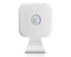 Nærbillede af den hvide Sensibo Air motionsensor og temperatur sensor med en grå bevægelsessensor i midten.